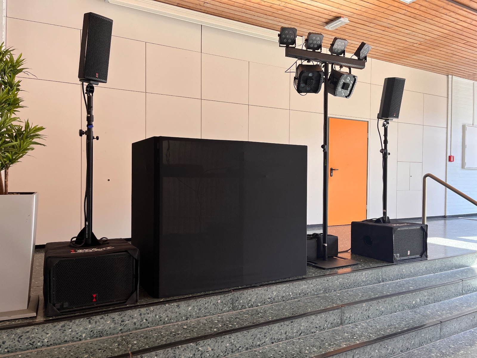 Stimmungsvolle Beleuchtung bei einer privaten Feier