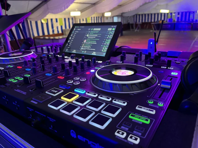 DJ Chris Fade Events - Professionelle DJ-Services und Event-Technik